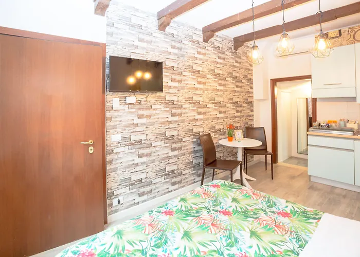 Giardino Giusti House & Court